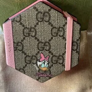 GUCCI デイジー ノート 関税込/国内発】GUCCI デイジーダック モノグラムノートブック